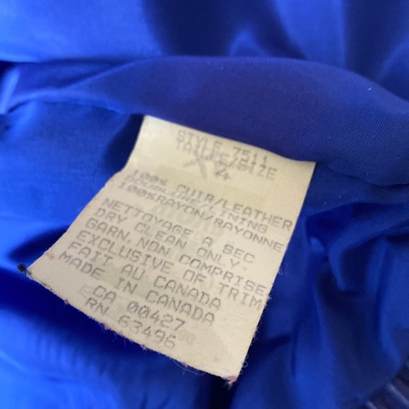 Purple bagatelle leather jacket cropped style. Single snap enclosure . - Picture 4 of 5